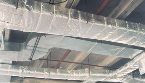 Aplicación de revestimiento Isoair ISOVER en ducto de aire acondicionado  